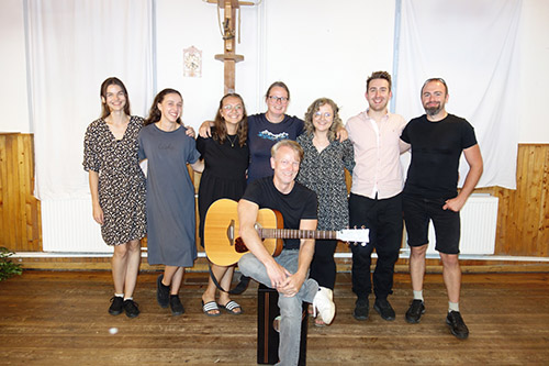 mass photo of summer camp with guitar leadership from 2023