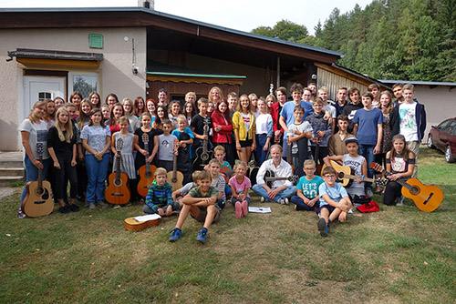 mass photo of summer camp with guitar from 2018