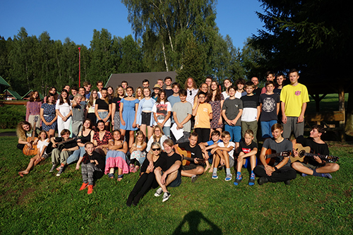 mass photo of summer camp with guitar from 2022